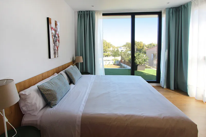 Modern 6-bedroom villa with swimming pool for rent — photo 7