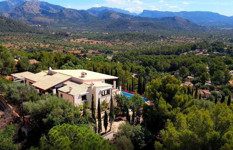 Spacious 6-bedroom villa with panoramic views and ETV license for 12 guests — photo 1