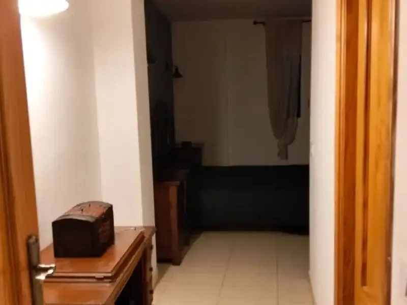 120 m² flat with 2 double bedrooms and 1 single, en-suite bathroom and another full bathroom, living-dining room, furnished kitchen with appliances — photo 8
