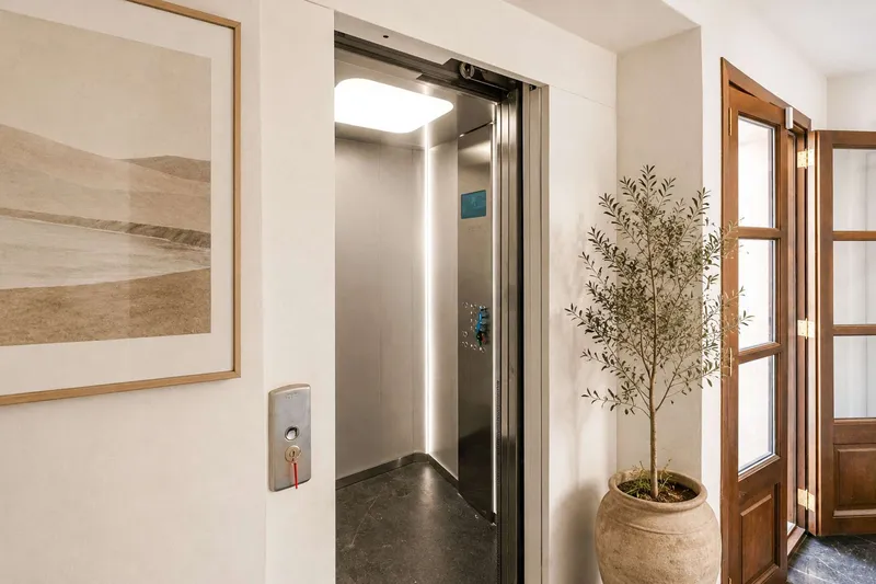 Modern apartment with lift and terrace directly at the town hall in Felanitx — photo 3