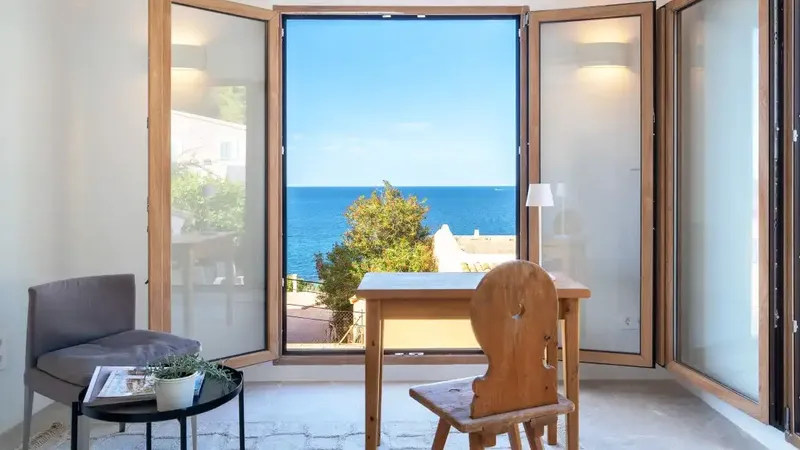 Spectacular recently renovated villa with sea views and pool — photo 5