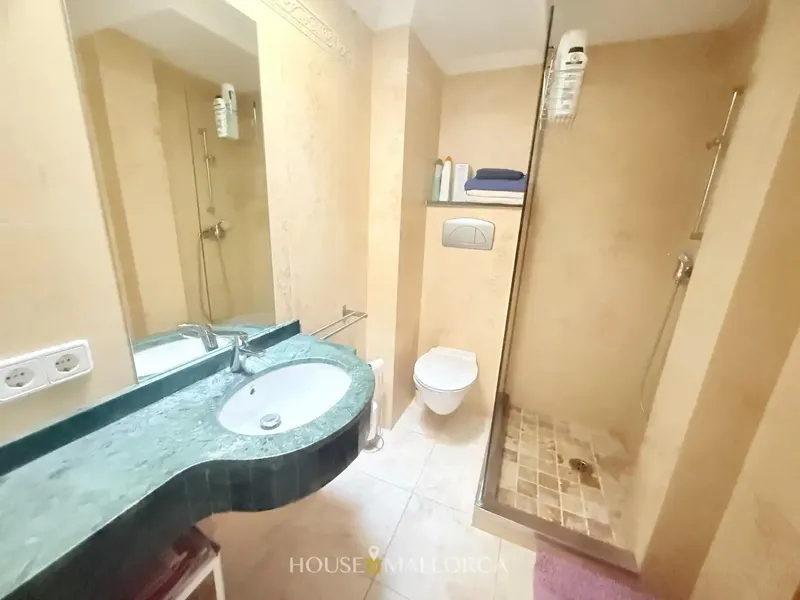 House in Mallorca offers this exclusive duplex of 198 m2 built, distributed over two floors, completely exterior, very bright and with — photo 11