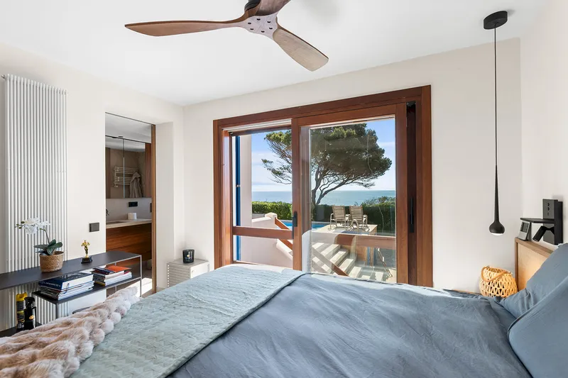 Traumvilla mit Pool in erster Meereslinie in Cala Llombards — photo 11