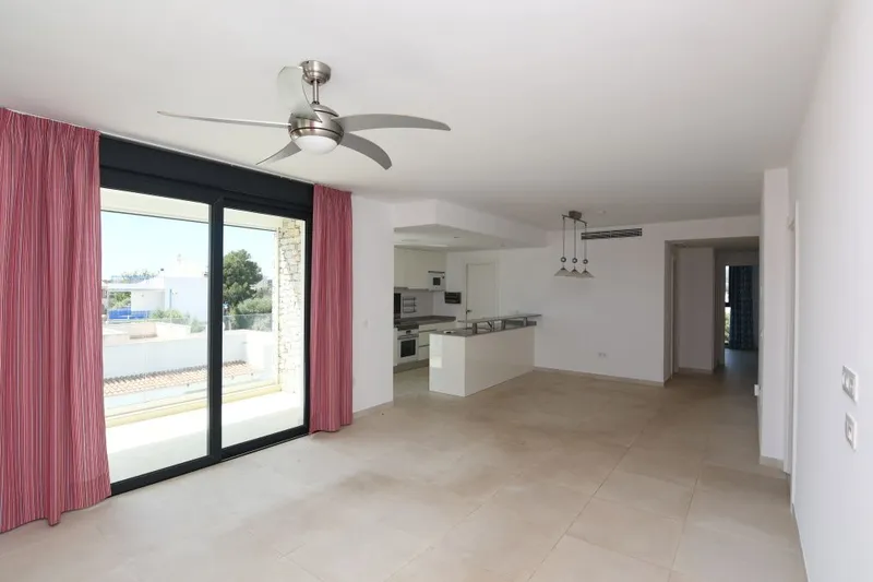 Modern and bright apartment in a quiet residential complex in Porto Colom — photo 4