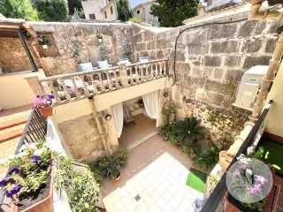Mallorcan authenticity: house with private patio and period wooden beams — photo 2