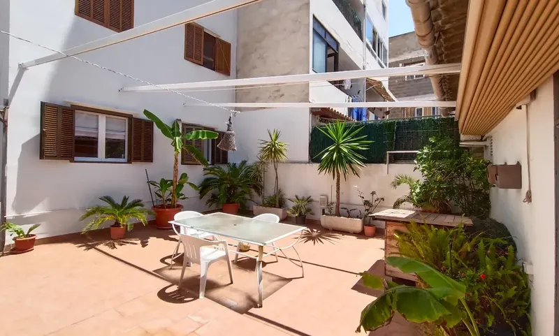 Apartment for sale on Calle Reis Católico with 4 bedrooms — photo 1