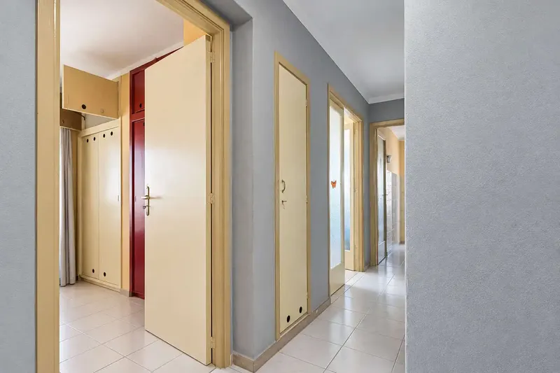 ¡Bienvenidos a Cala Millor! Este atractivo piso de 2 habitaciones, situado en tercera línea de mar, combina la calidad de vida mediterránea — photo 12