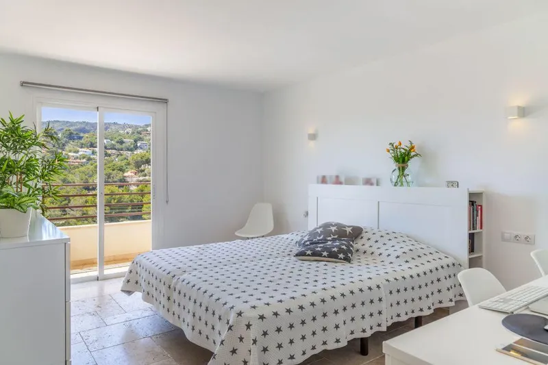 Spacious penthouse with sea views in Portals — photo 11