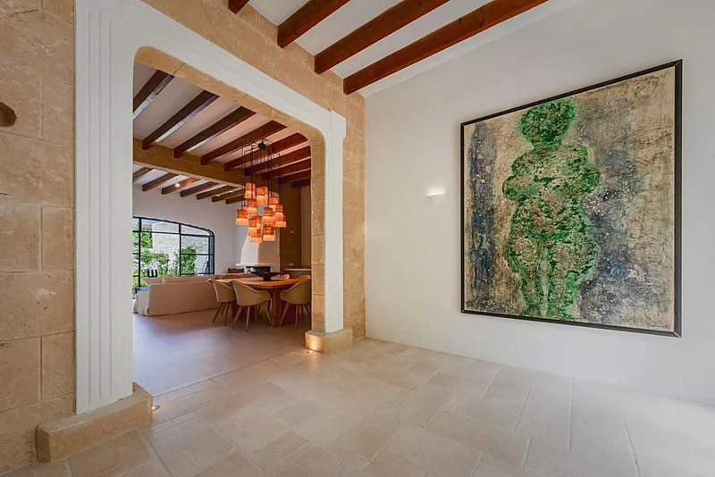 Renovated townhouse in Felanitx - with natural stone, wooden beams and stone staircase — photo 4