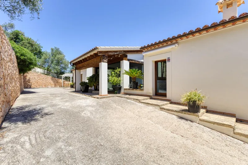 Spacious 6-bedroom villa with panoramic views and ETV license for 12 guests — photo 12