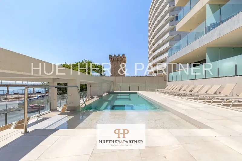 This exclusive newly built apartment is located in a privileged position on the Paseo Marítimo of Palma de Mallorca and impresses — photo 4