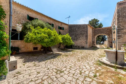 Binissalem: 16th-century finca estate in Binissalem with spectacular views, pool and tennis court — photo 4