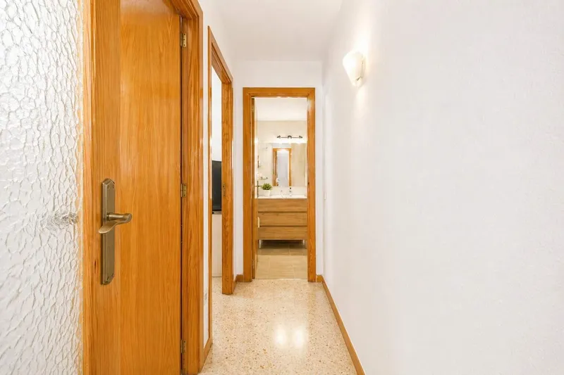 88m² apartment with 4 rooms, balcony and sea view for sale — photo 12