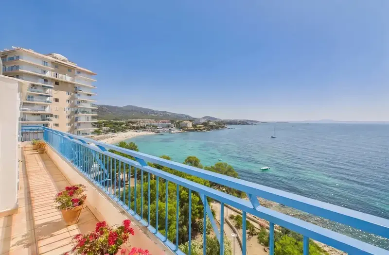 Penthouse on the front line with impressive sea and beach views in Palmanova — photo 3