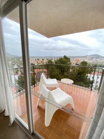 Apartment in Calvià (Santa Ponsa) with 68 m² built surface, 5 m² terrace, 2 bedrooms, 1 bathroom — photo 2