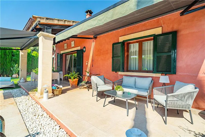 Exclusive semi-detached villa with a pool and garden on a lot of approximately 2,000 m² — photo 4