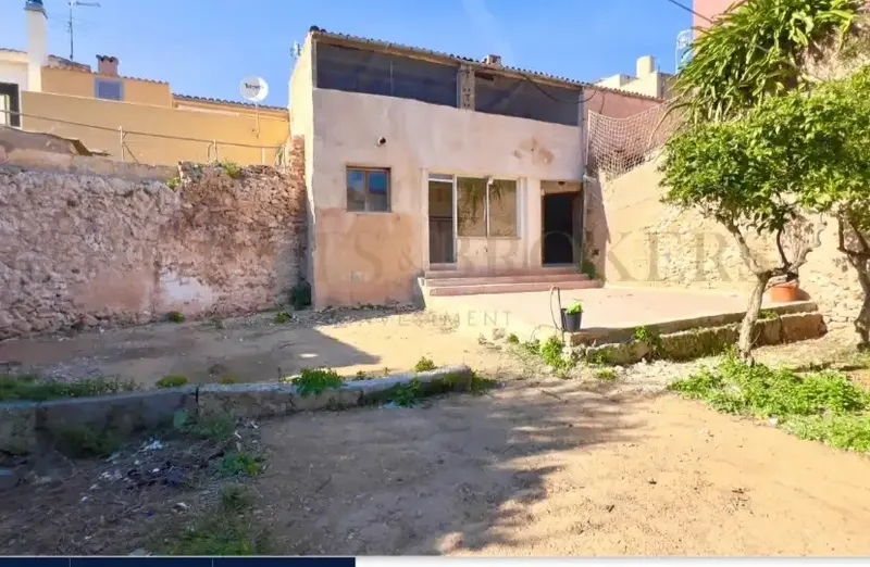 A&R Gestión Inmobiliaria presenta esta amplia casa con gran potencial de reforma situada en pleno centro de Son Servera. — photo 1