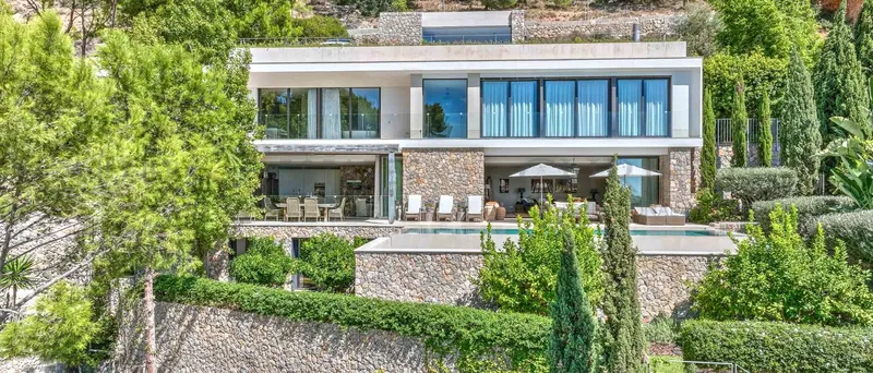 Beautiful Mediterranean modern villa in Genova with sea views — photo 1