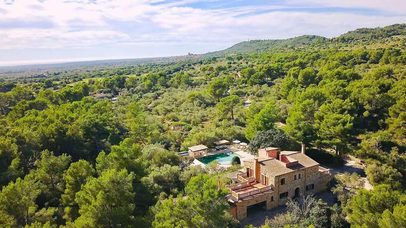 Exclusive finca with ETV rental license, guest apartments and XL pool in Portocolom — photo 1