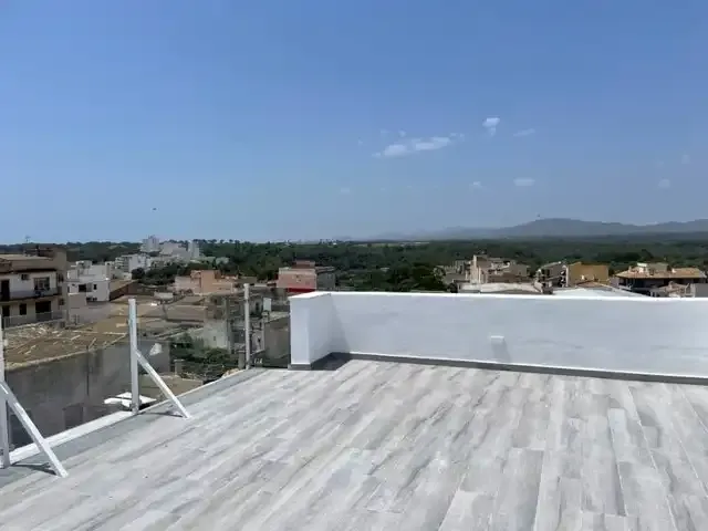 Discover your new home in this charming penthouse with a spectacular 22 m² terrace! Located on a wide and quiet street in Porto Cristo — photo 2