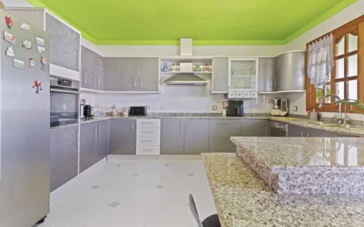 Spacious villa in Bahia Blava for sale to renovate with pool — photo 5
