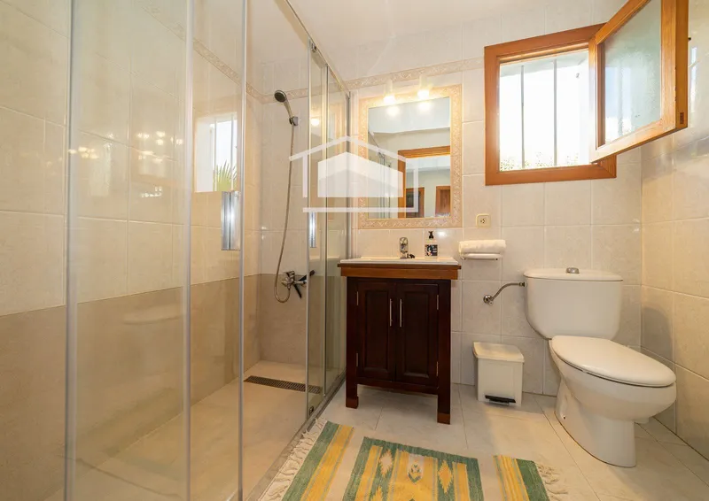 Chalet in Cala D'Or, with 219 m2, 3 bedrooms, 2 bathrooms and pool — photo 4
