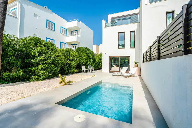 Located in Gotmar, Puerto Pollensa, this property is a short walk from the beach, local bars and services — photo 1