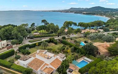 Villa near the sea — photo 1