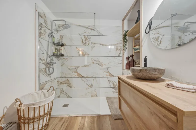Spacious exterior flat with terrace and lift — photo 8