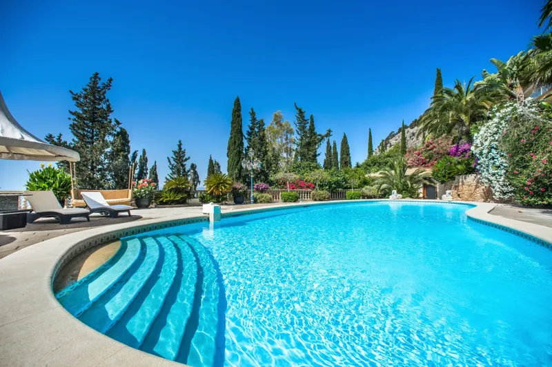Luxury villa for sale: 7 bedrooms, 2 pools, plot of 22,000 m² — photo 3