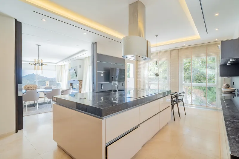 Exquisite 5-bedroom luxury villa for rent — photo 8