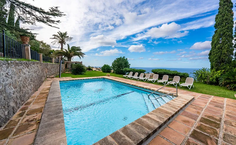 Manor house with swimming pool and breathtaking sea views — photo 8
