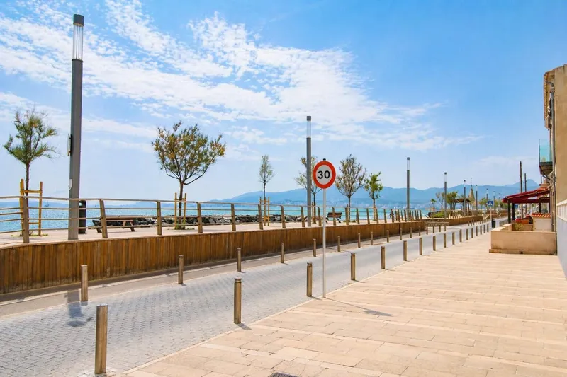 88m² apartment with 4 rooms, balcony and sea view for sale — photo 1