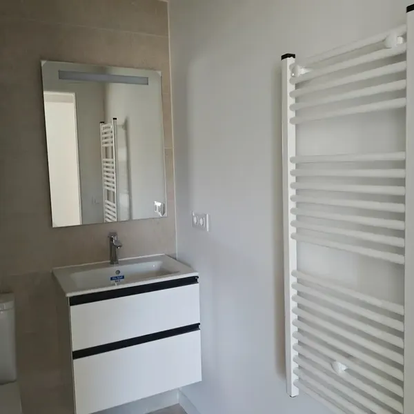 Penthouse for sale with 2 bedrooms, 2 bathrooms, furnished kitchen, laundry room, large living room, balcony and a 55 m² rooftop terrace. Includes parking space — photo 6