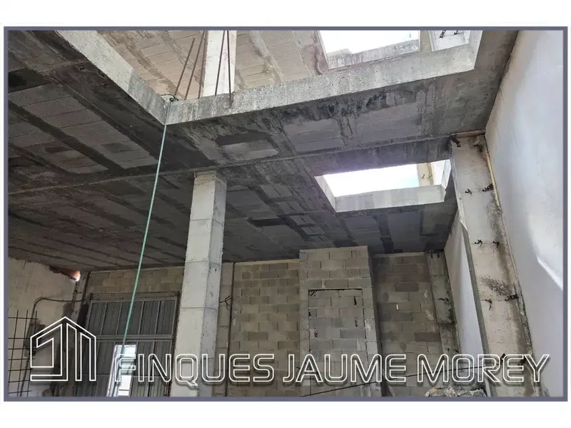 Situado en la zona des Blanquer de Inca, les ofrecemos esta vivienda unifamiliar en estado de buc lista para terminar a su gusto y ser el ho — photo 3