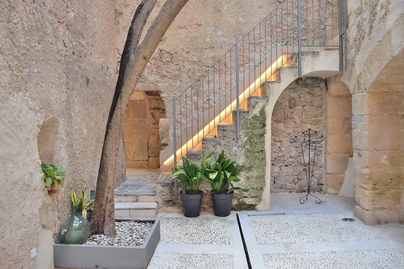 Discover this exceptional opportunity in the historic center of Artà: a charming village house with a holiday license for 12 guests — photo 6