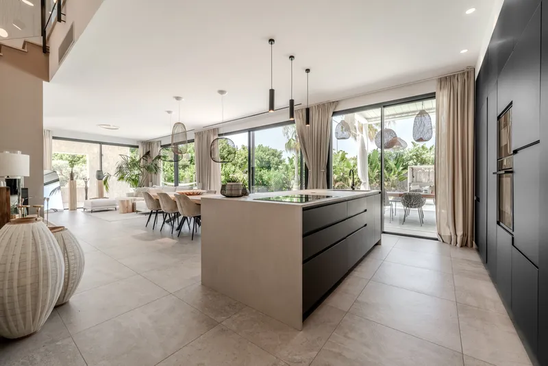 Luxury villa with sea views — photo 7