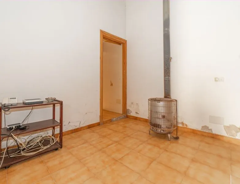 Townhouse with renovation project in Es Llombards — photo 10