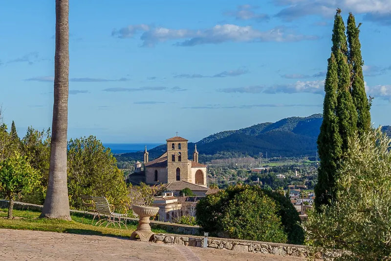 Exclusive estate: luxury villa with panoramic views, vineyard and pool — photo 7