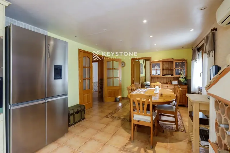 Descubre este encantador chalet en Palmanova, una propiedad amplia, privada y versátil, ideal para disfrutar de Mallorca durante todo el año — photo 9
