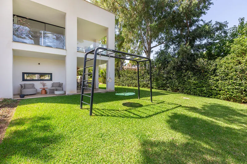 Elegant villa with top amenities and plenty of privacy — photo 3