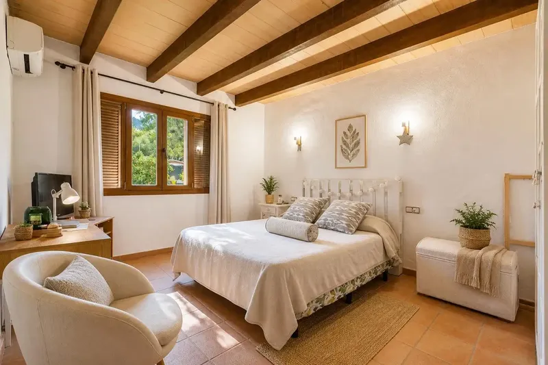 The property is located on a flat south-facing plot of approximately 4500 m2, a short distance from the town center of San — photo 5