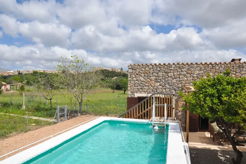 This beautiful property is located in the idyllic countryside near the charming village of Campanet on a plot of about 3,900 m², surrounded by — photo 5