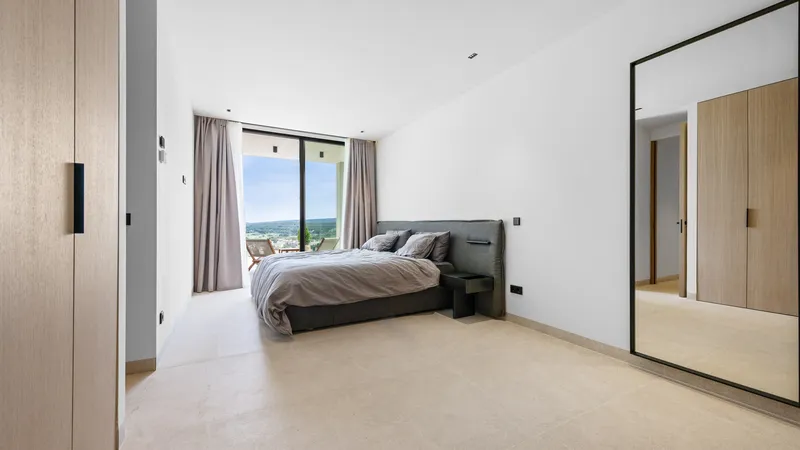 Modern villa for sale in Santa Ponsa with panoramic and sea views — photo 9