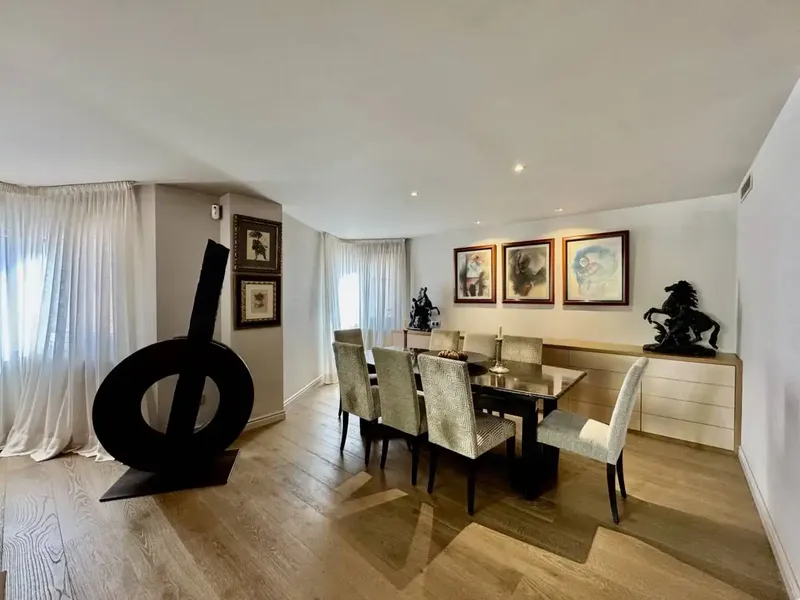 Presentamos esta magnífica vivienda, situada en una exclusiva finca junto al Paseo Marítimo de Palma, una de las zonas residenciales más dem — photo 9