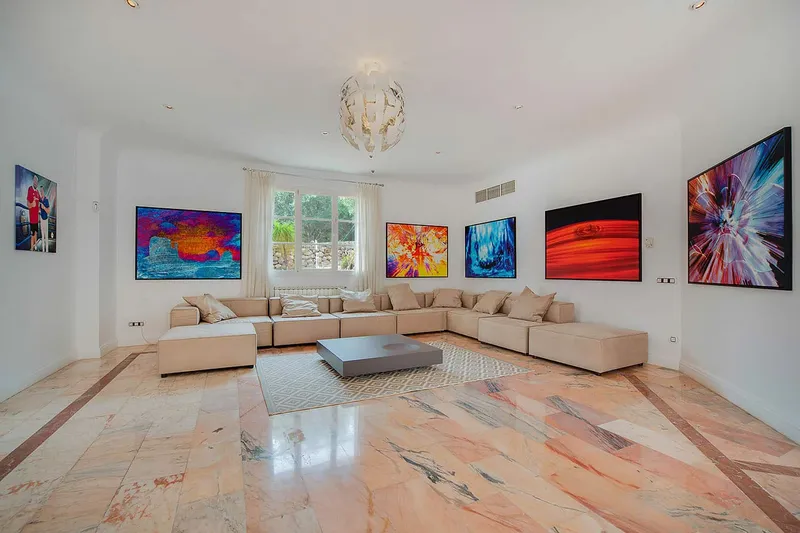 Spacious family villa in a prime location — photo 11