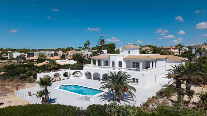 Dreamlike villa on the first sea line with panoramic views — photo 1
