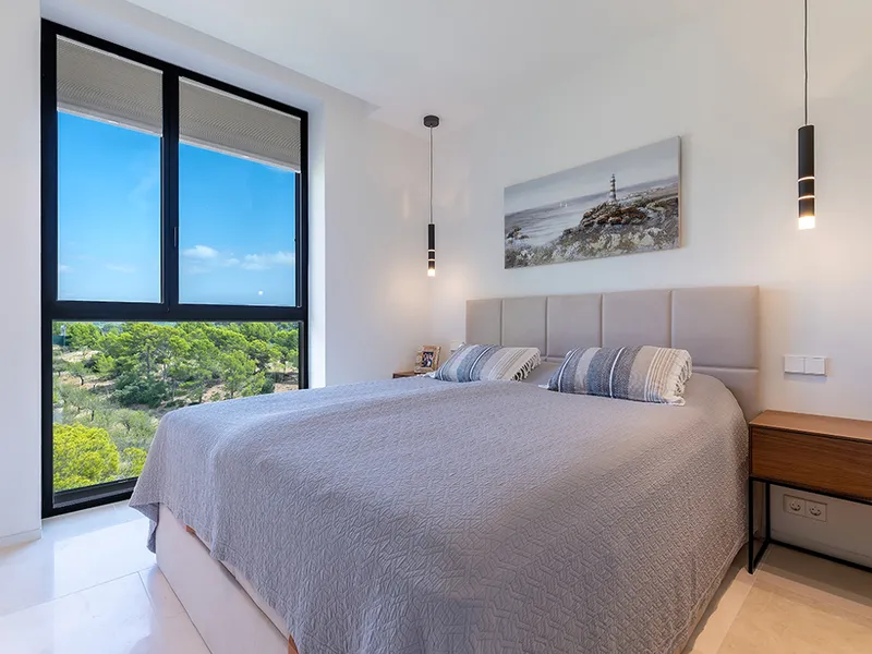 New build penthouse with sea view in Peguera — photo 9
