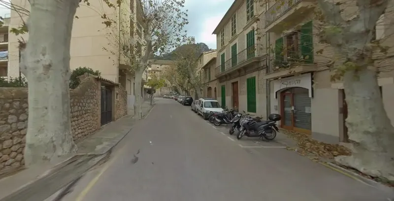 Investment opportunity in Sóller – Commercial premises convertible into a home — photo 1