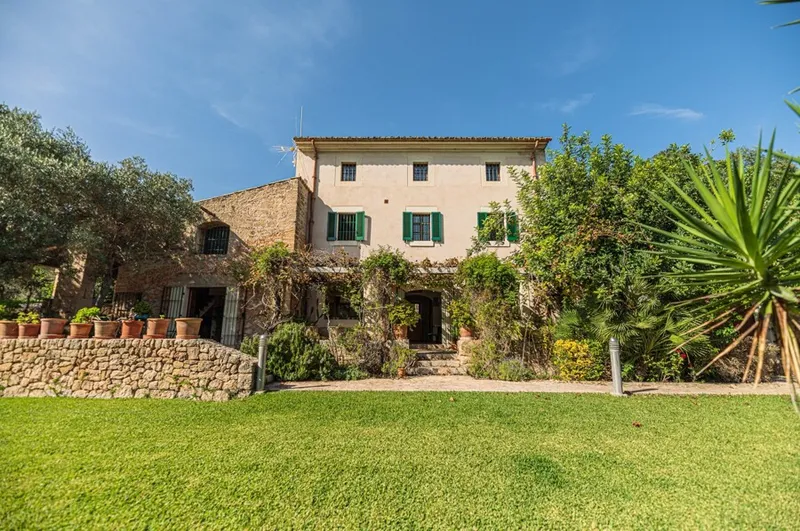 Beautiful Mallorquin Farmhouse with Guesthouses and Grounds — photo 1